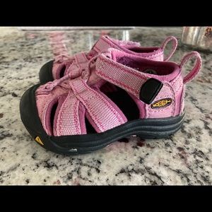Keen sandal size 4 toddler